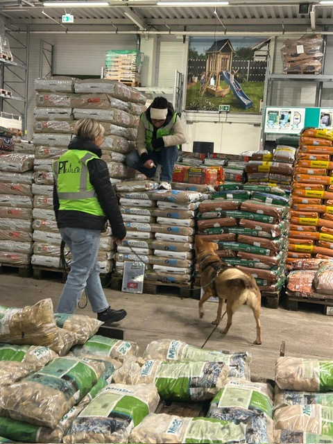 a2494dca-db7f-4878-b578-fc7f0a37a8bc